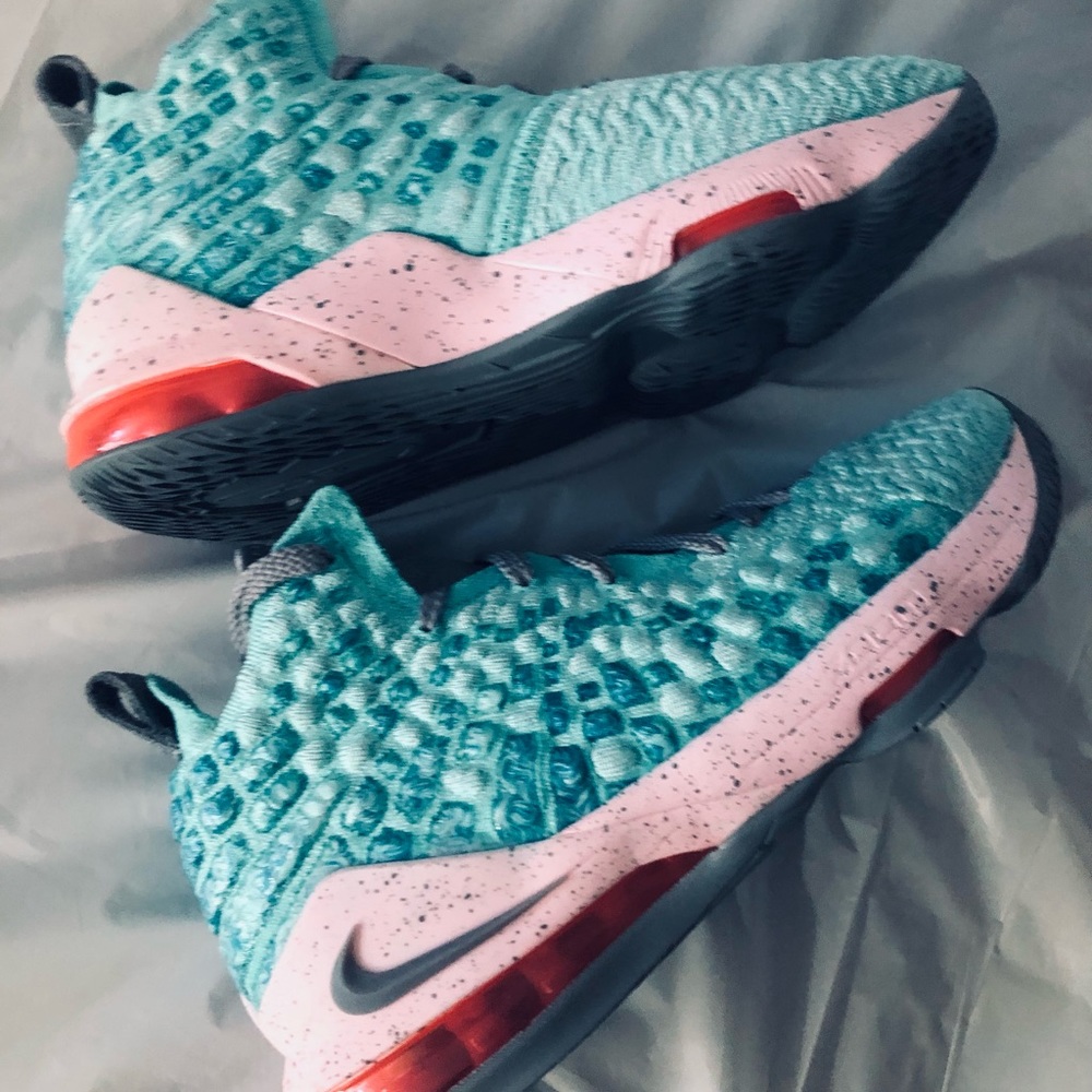 Nike Le Bron 17 “South Beach”